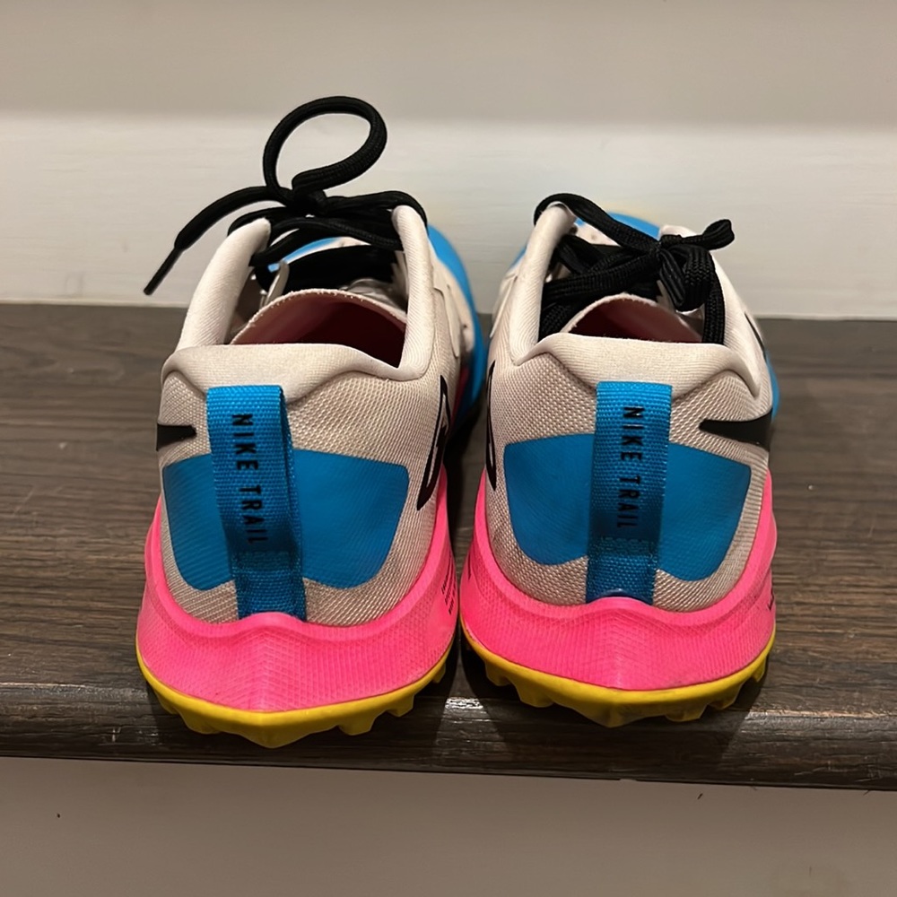 Sneakers - Picture 3 of 4